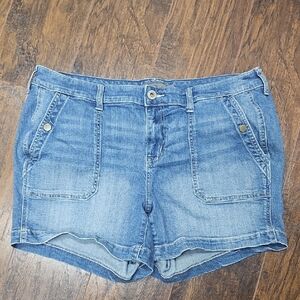 Torrid Blue Denim Shorts Square Snap Pockets 4 1/2" Inseam Size 16